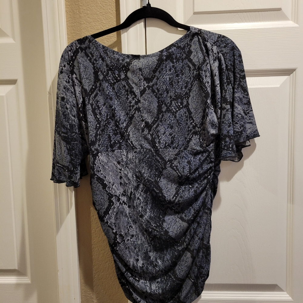 AB STUDIO BLOUSE SHORT SLV BOAT NECK GRAY/BLACK SNAKE PRINT ELASTIC SIDES TOP S - Picture 3 of 4